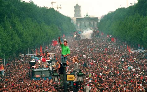 Love Parade - 1980-tals techno och elektronisk musikkultur i Berlin